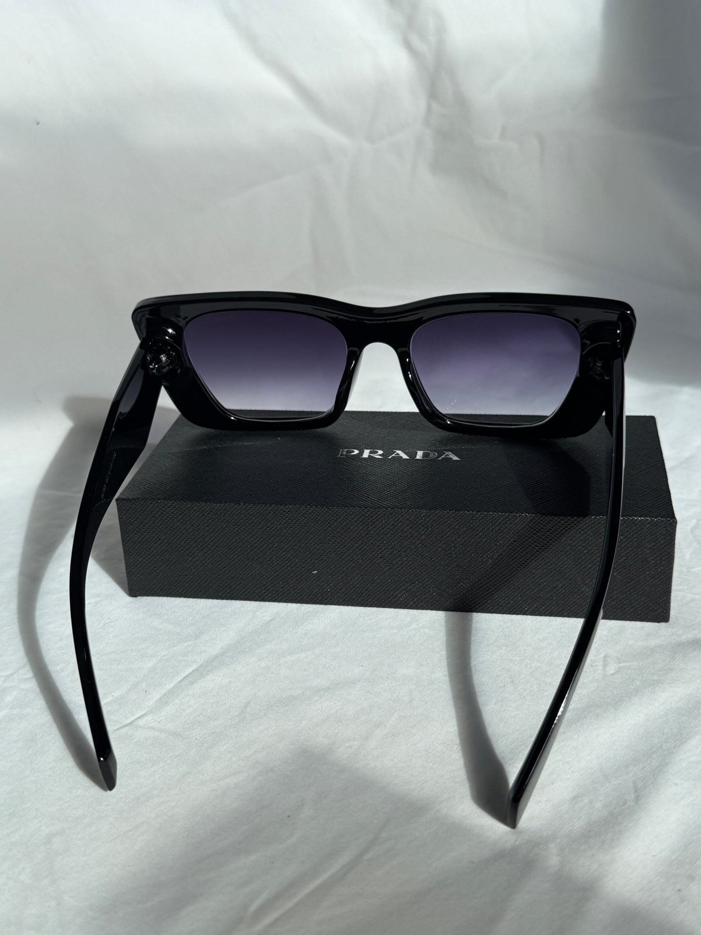 Penelope Suza Sunglasses - Black