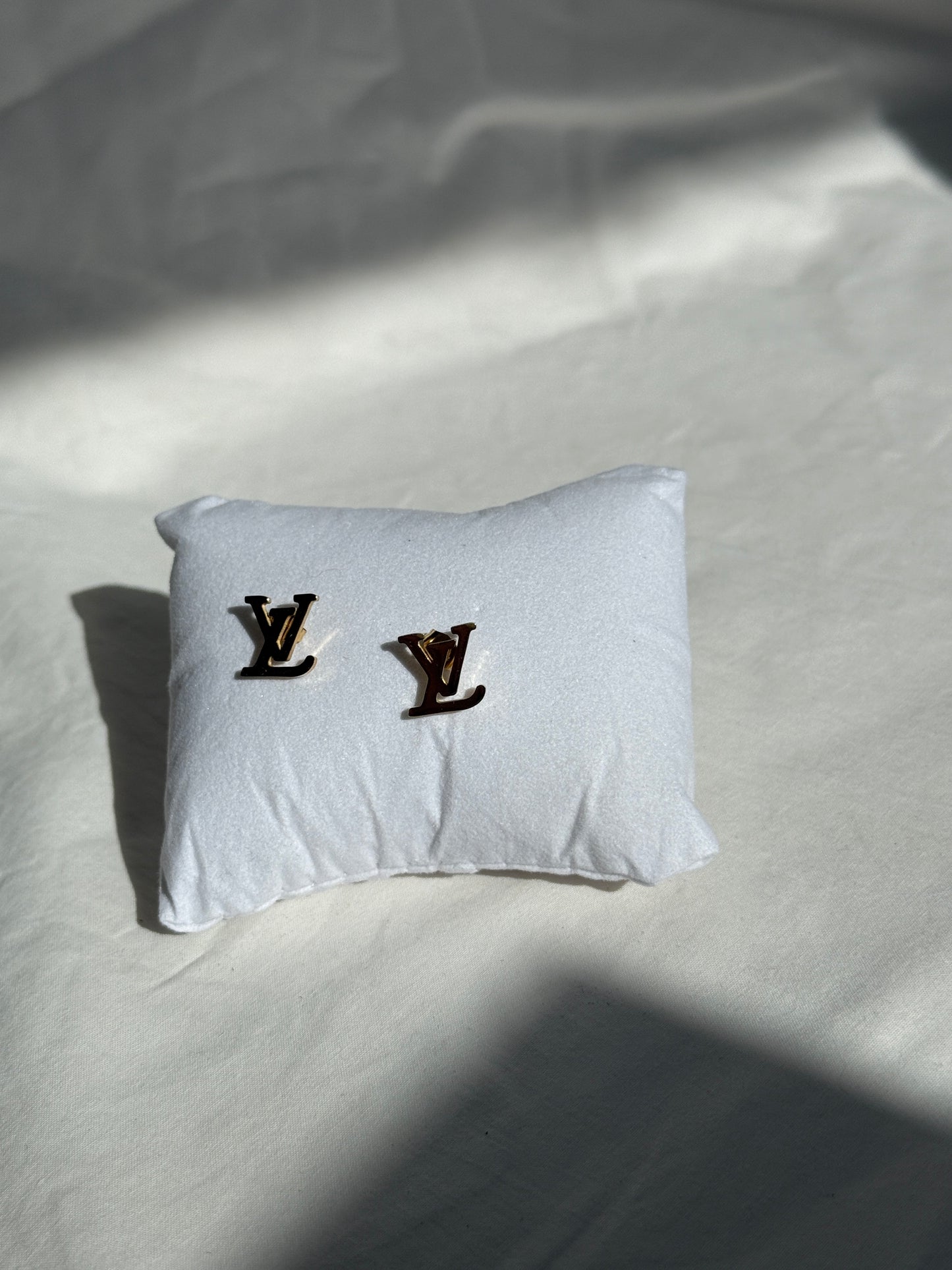 Luxina Studs
