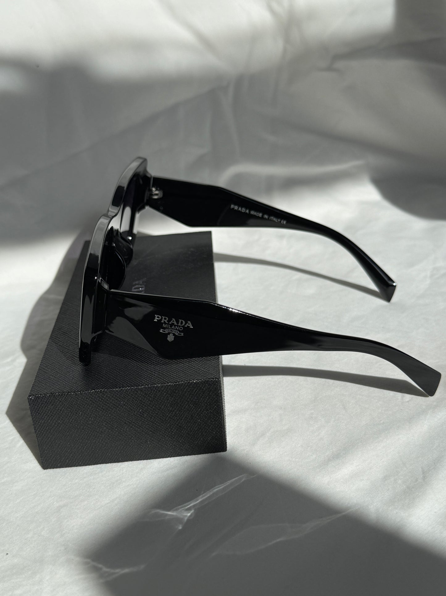 Penelope Suza Sunglasses - Black