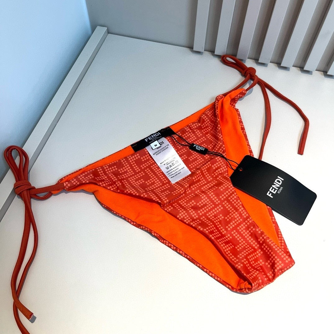 Felicity Oro Bikini
