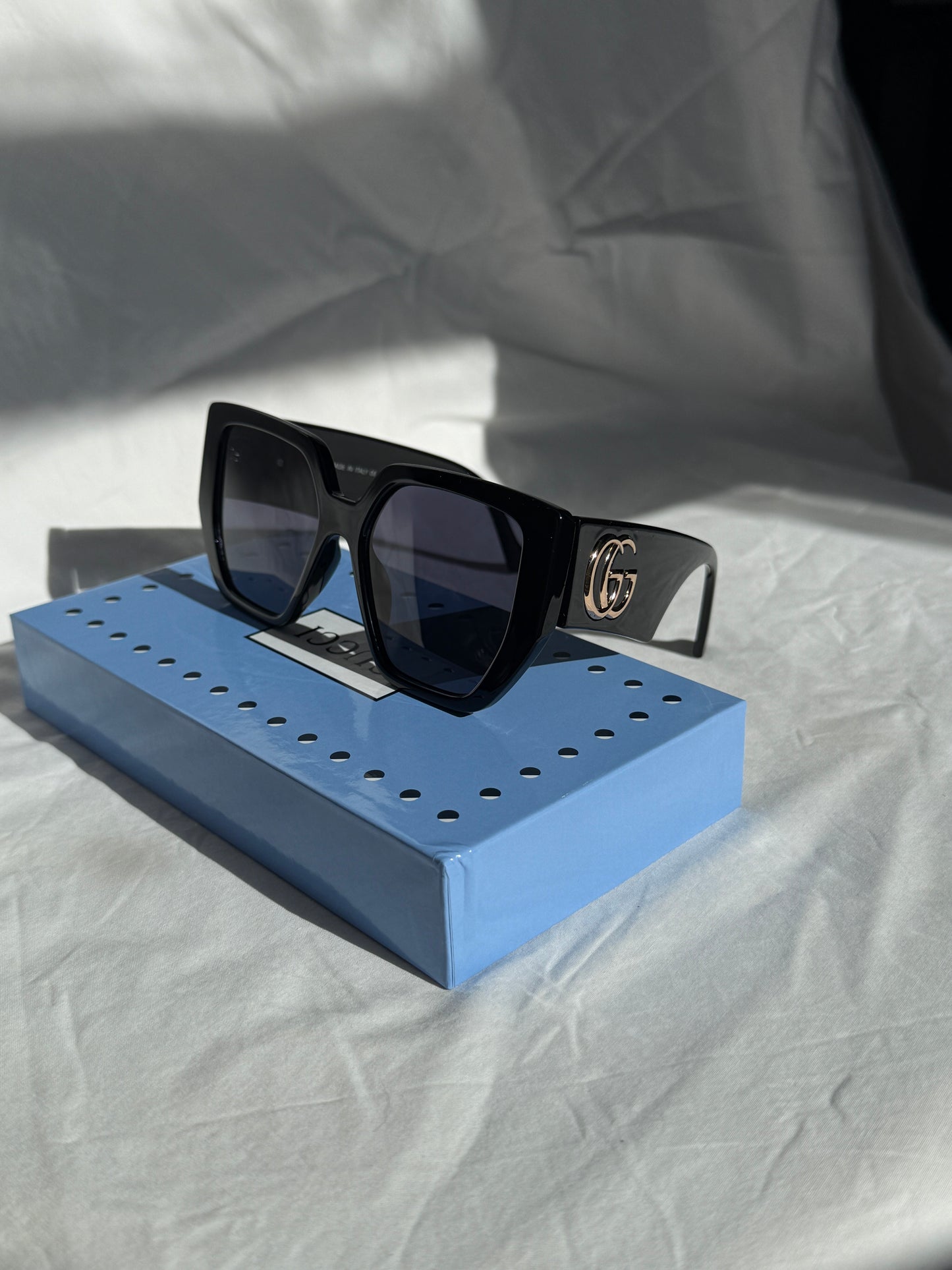 Georgina Vifa Sunglasses - Black