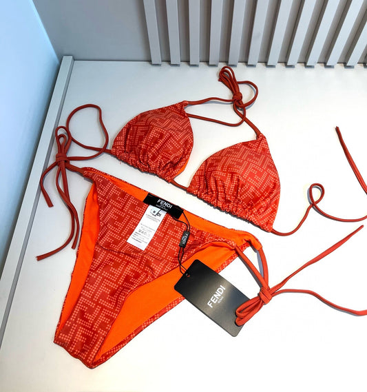 Felicity Oro Bikini