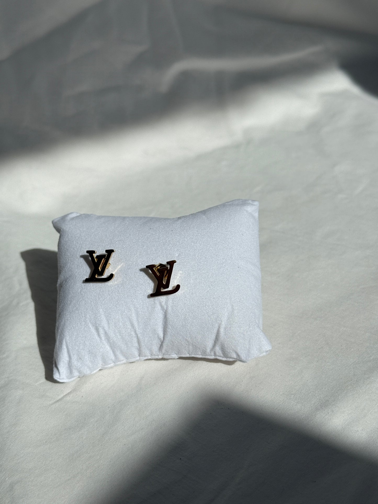 Luxina Studs