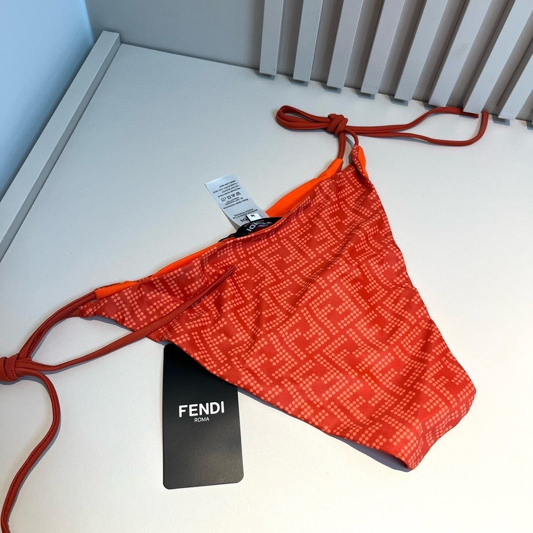 Felicity Oro Bikini