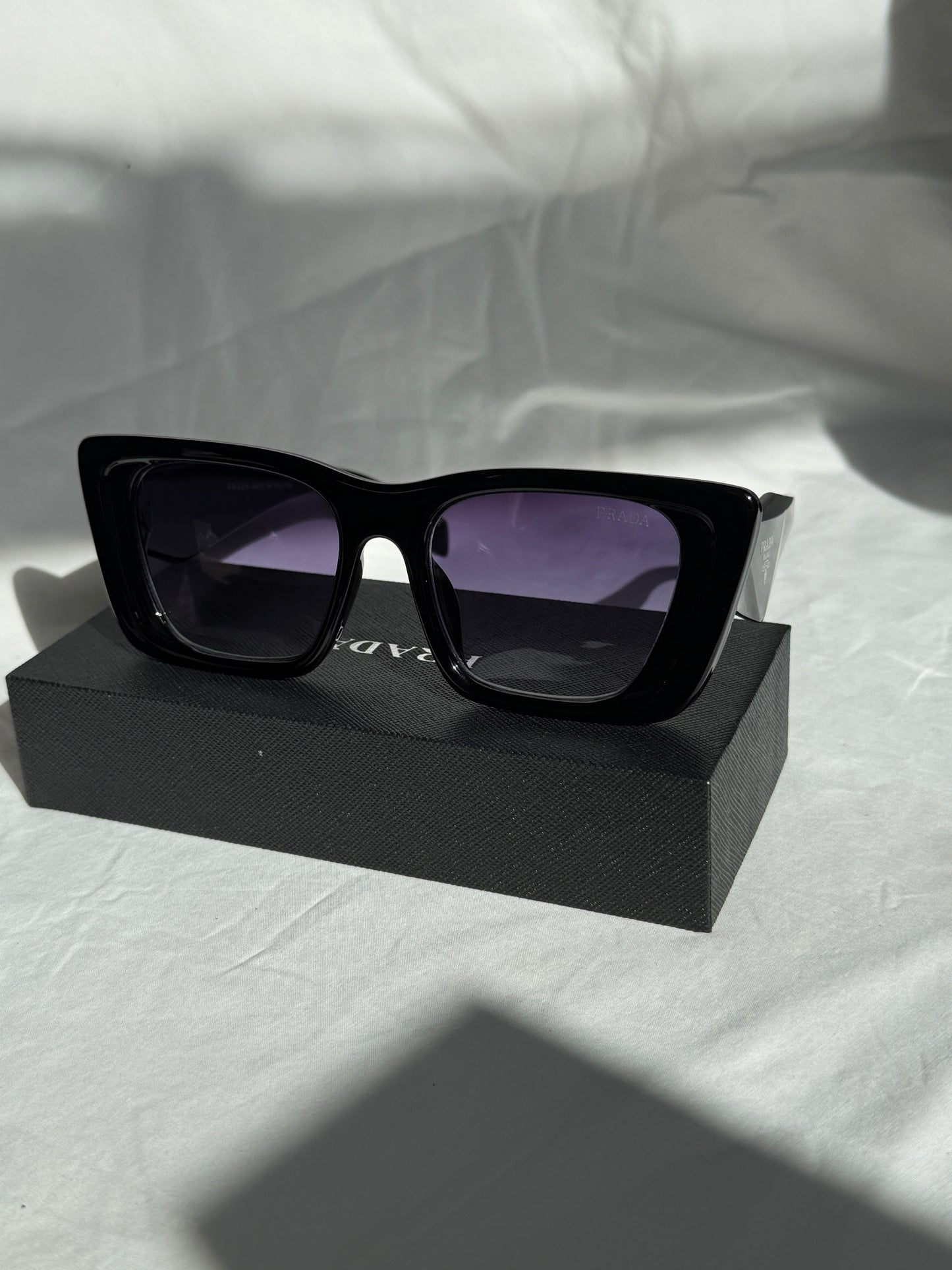Penelope Suza Sunglasses - Black