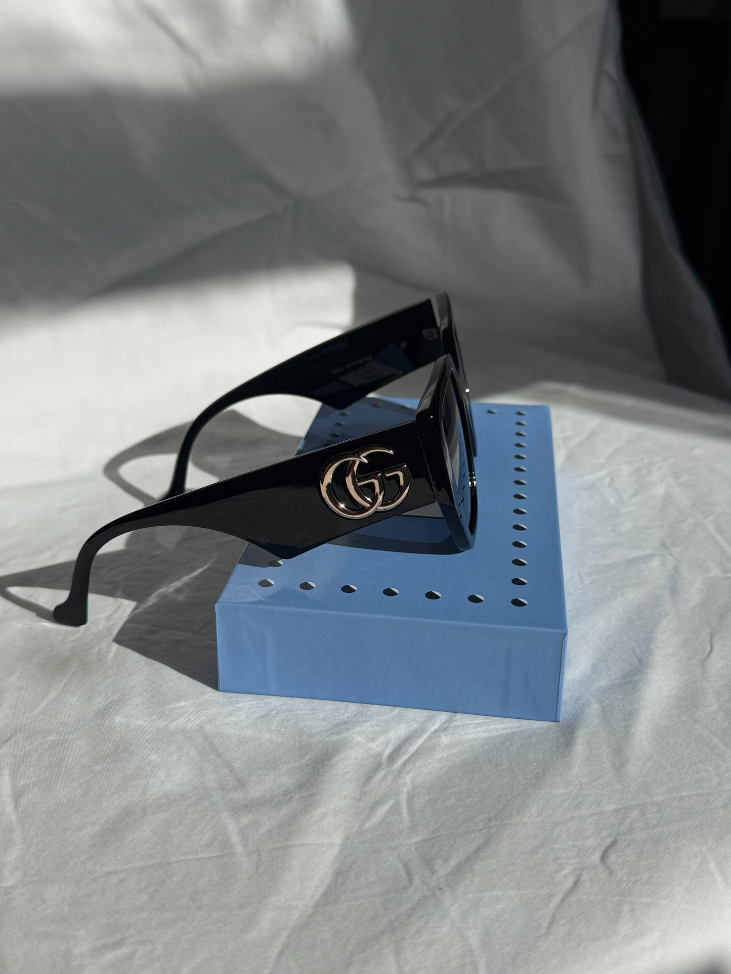 Georgina Vifa Sunglasses - Black