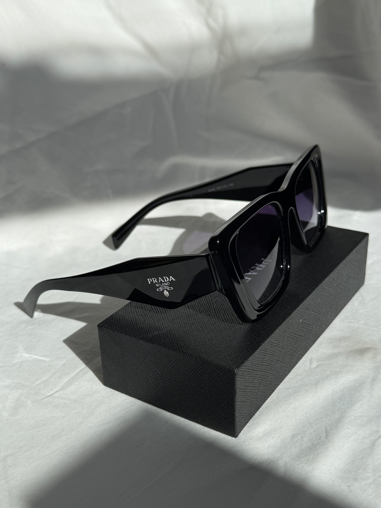 Penelope Suza Sunglasses - Black