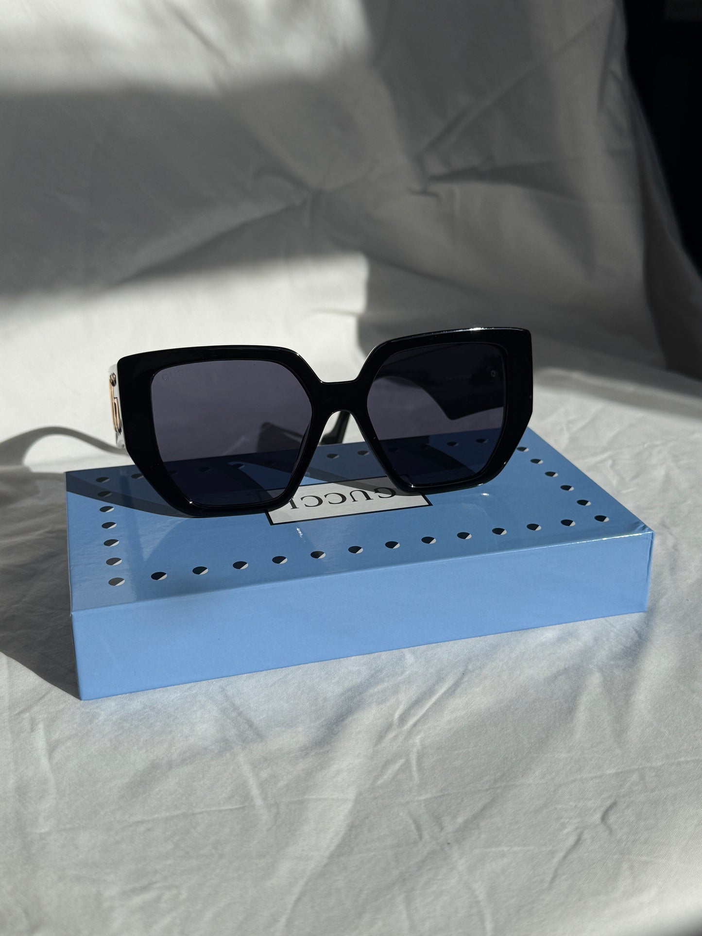 Georgina Vifa Sunglasses - Black